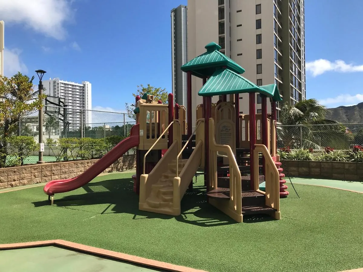 Great Ocean & Diamond Head View Condo With Free Parking! Honolulu