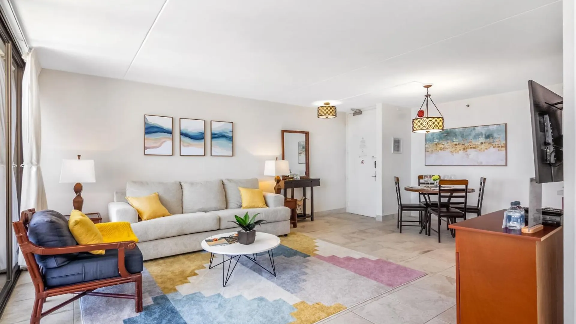 Great Ocean & Diamond Head View Condo With Free Parking! Honolulu